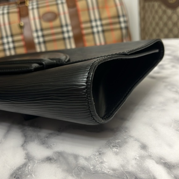 Vintage Louis Vuitton | Chaillot EPI Clutch - Picture 7 of 14